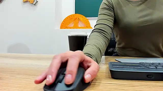 Snapshot of SandraTucker chatting on November 26, 2025, 10:05 am SandraTucker online show from November 26, 2025, 10:05 am