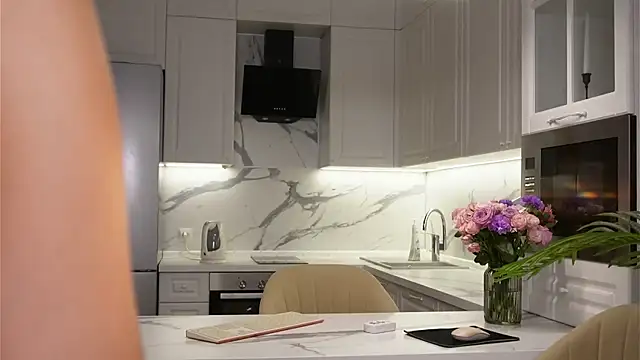 Sofa 01 online show from November 12, 2025, 1:11 pm