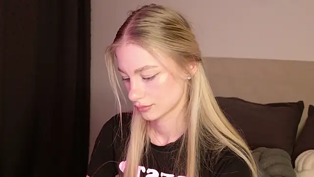 GabriellaOlsen online show from April 15, 2026, 7:58 pm