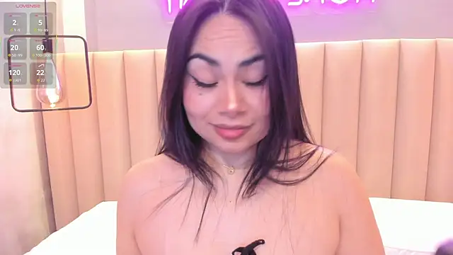 Naomymonroe  online show from October 28, 2025, 9:50 pm