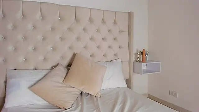 bella bloomg online show from February 14, 2025, 11:20 pm