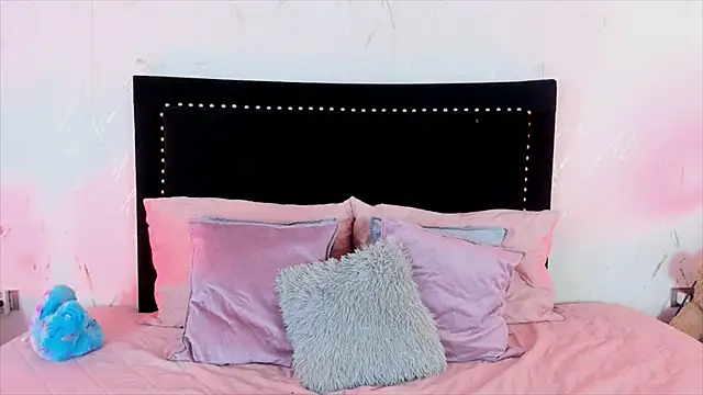 Snapshot of LittleCuties chatting on January 7, 2026, 2:58 am LittleCuties online show from January 7, 2026, 2:58 am