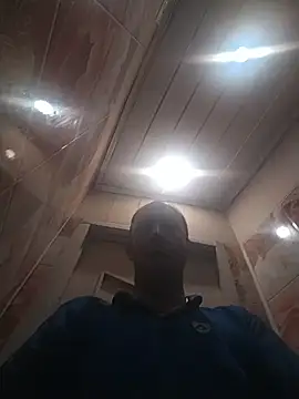 MaxDevilWhite online show from October 25, 2025, 10:04 pm