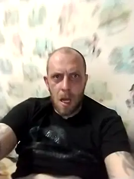 MaxDevilWhite online show from April 28, 2026, 11:32 pm