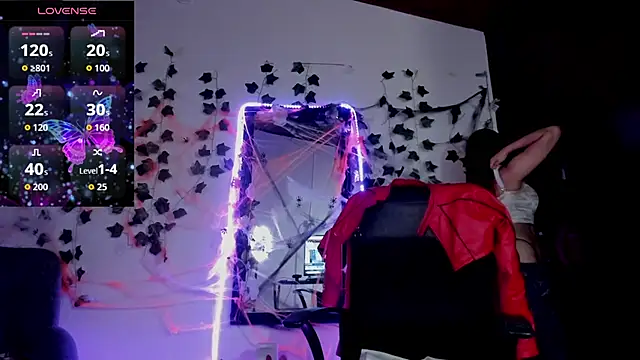 Snapshot of saray__jones chatting on October 30, 2025, 1:56 pm saray jones online show from October 30, 2025, 1:56 pm