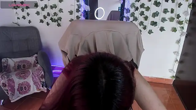 Snapshot of saray__jones chatting on November 11, 2025, 12:49 pm saray jones online show from November 11, 2025, 12:49 pm