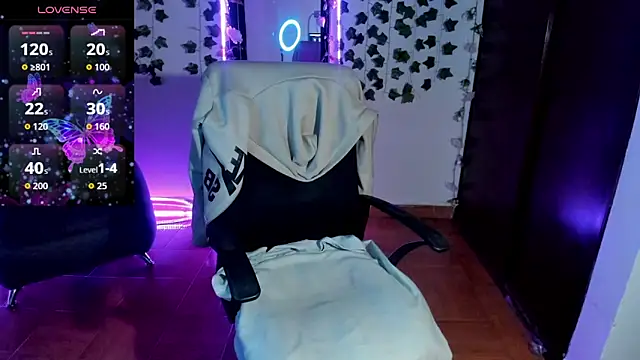 Snapshot of saray__jones chatting on November 17, 2025, 3:07 pm saray jones online show from November 17, 2025, 3:07 pm