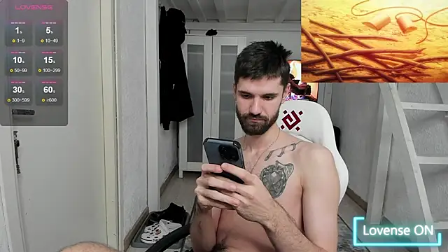 Snapshot of DavidNaidis chatting on January 28, 2025, 12:36 am DavidNaidis online show from January 28, 2025, 12:36 am