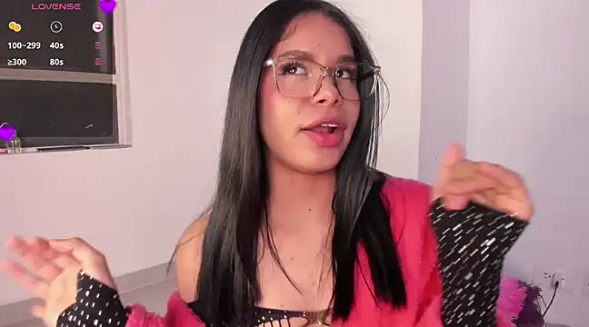 Snapshot of Cameron_Lovee chatting on February 2, 2025, 1:02 am Cameron Lovee online show from February 2, 2025, 1:02 am