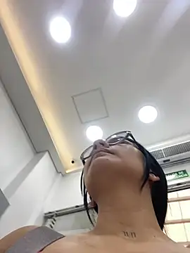 ruby  00 online show from March 19, 2025, 9:37 pm