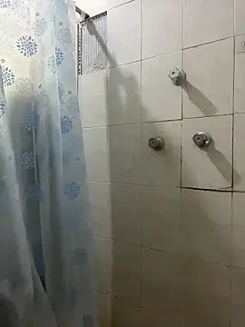 Snapshot of paullliliu chatting on October 12, 2025, 8:35 am paullliliu online show from October 12, 2025, 8:35 am