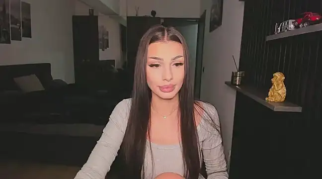 Snapshot of HelenShawn chatting on January 23, 2025, 10:33 pm HelenShawn online show from January 23, 2025, 10:33 pm