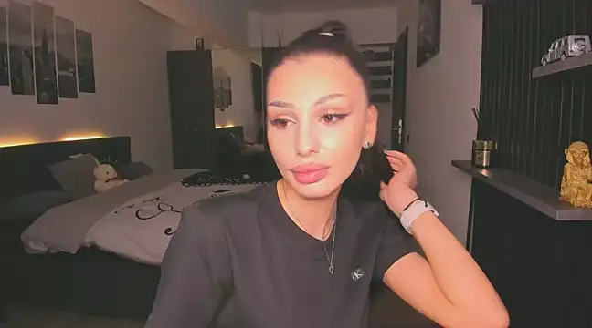 Snapshot of HelenShawn chatting on February 3, 2025, 2:36 am HelenShawn online show from February 3, 2025, 2:36 am