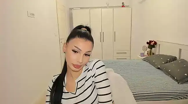 Snapshot of HelenShawn chatting on February 21, 2025, 10:15 pm HelenShawn online show from February 21, 2025, 10:15 pm