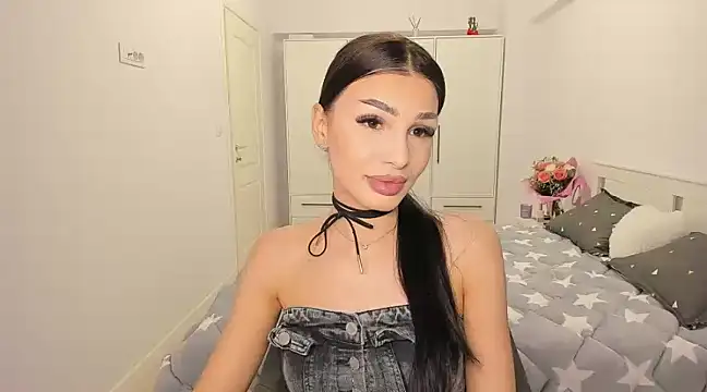 Snapshot of HelenShawn chatting on February 25, 2025, 6:42 pm HelenShawn online show from February 25, 2025, 6:42 pm