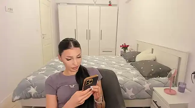 Snapshot of HelenShawn chatting on March 5, 2025, 1:52 am HelenShawn online show from March 5, 2025, 1:52 am