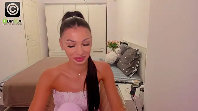 Snapshot of HelenShawn chatting on September 19, 2025, 3:30 am HelenShawn online show from September 19, 2025, 3:30 am