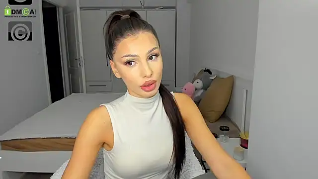 Snapshot of HelenShawn chatting on October 28, 2025, 9:39 pm HelenShawn online show from October 28, 2025, 9:39 pm