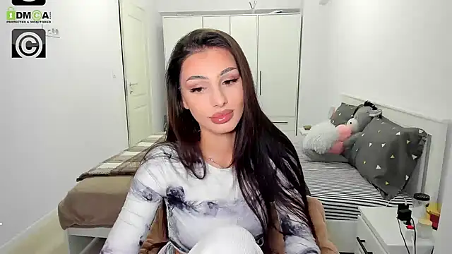 Snapshot of HelenShawn chatting on November 9, 2025, 9:46 pm HelenShawn online show from November 9, 2025, 9:46 pm