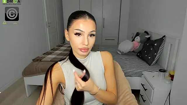 Snapshot of HelenShawn chatting on November 12, 2025, 9:36 pm HelenShawn online show from November 12, 2025, 9:36 pm