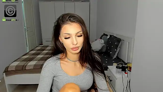 Snapshot of HelenShawn chatting on November 14, 2025, 9:24 pm HelenShawn online show from November 14, 2025, 9:24 pm