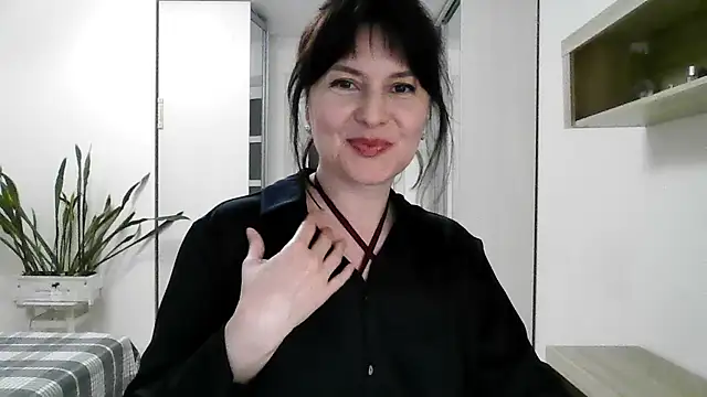 Victoria Glam online show from September 18, 2025, 7:49 pm