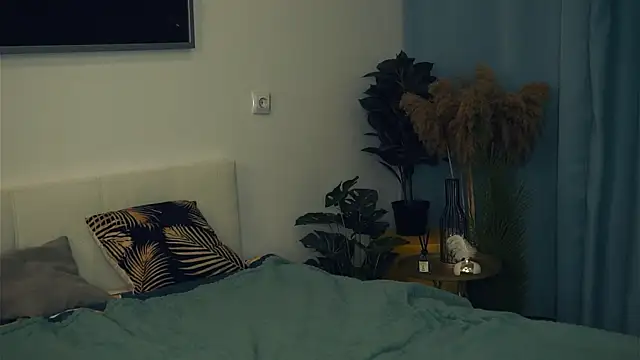 VeronaCritchlow online show from March 2, 2025, 2:00 pm