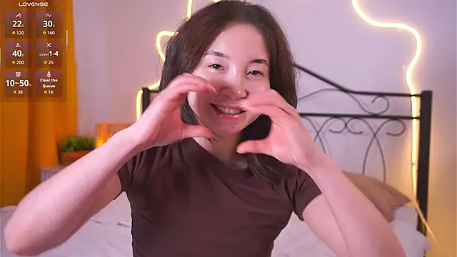 VeronaCritchlow online show from April 2, 2026, 7:39 am