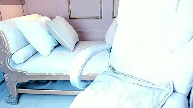 ZoeySnow online show from November 28, 2025, 12:19 pm