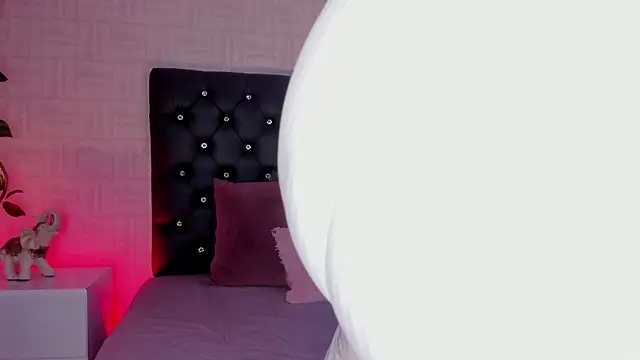 Hannah Jonhson online show from February 1, 2025, 3:50 pm