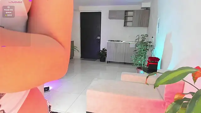 Hannah Jonhson online show from November 16, 2025, 2:28 am