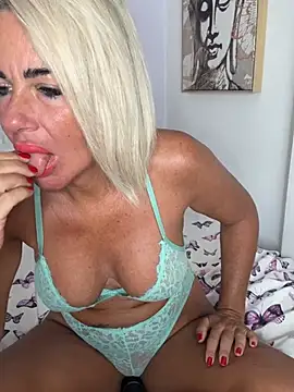 MakemeMillie1 online show from July 10, 2026, 4:17 am