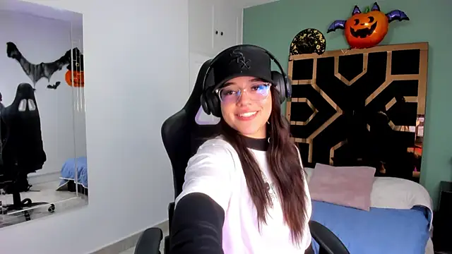 Billie Jhonson  online show from October 28, 2025, 7:16 pm