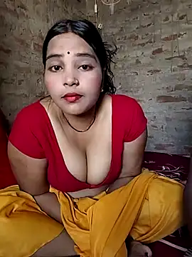 Snapshot of Simrandeshipp chatting on July 26, 2026, 6:10 am Simrandeshipp online show from July 26, 2026, 6:10 am