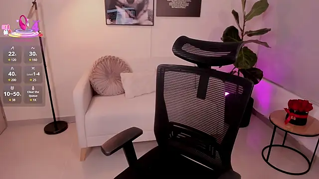 LairaScott online show from November 10, 2025, 11:37 pm