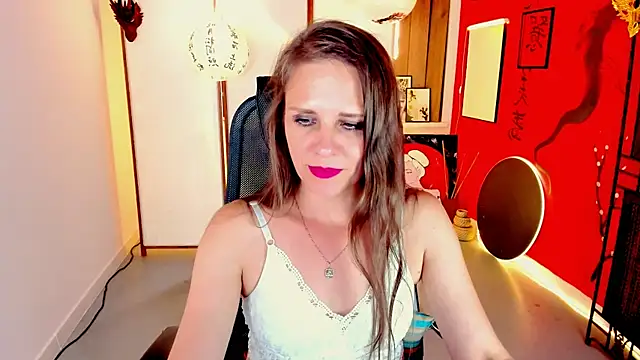 EmiliaBedy online show from June 3, 2026, 2:33 pm