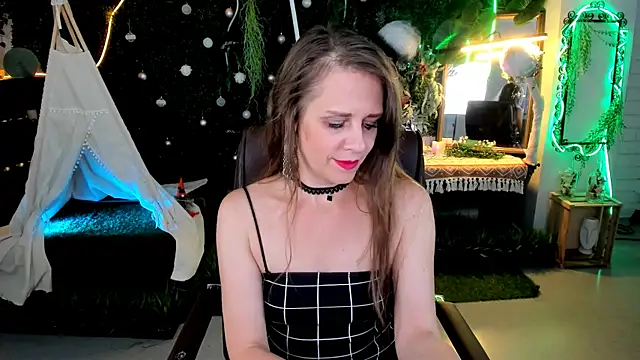 EmiliaBedy online show from June 15, 2026, 9:44 am