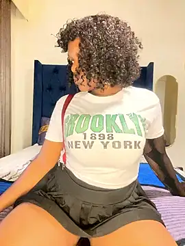 Boneca25 online show from February 2, 2025, 4:43 pm