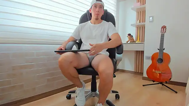 Tombarden online show from November 26, 2025, 7:04 pm