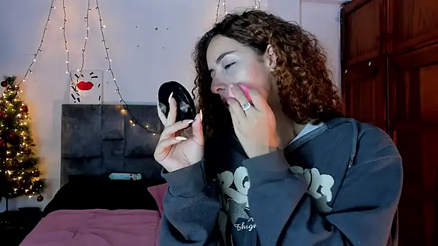 Isangel  online show from December 5, 2025, 3:59 am