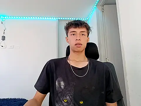 Snapshot of Juanmres chatting on September 30, 2025, 7:41 pm Juanmres online show from September 30, 2025, 7:41 pm