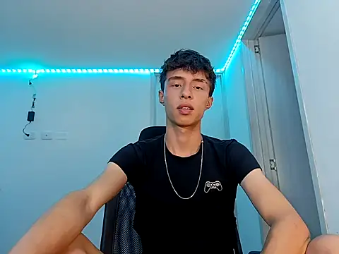 Snapshot of Juanmres chatting on October 11, 2025, 3:28 am Juanmres online show from October 11, 2025, 3:28 am