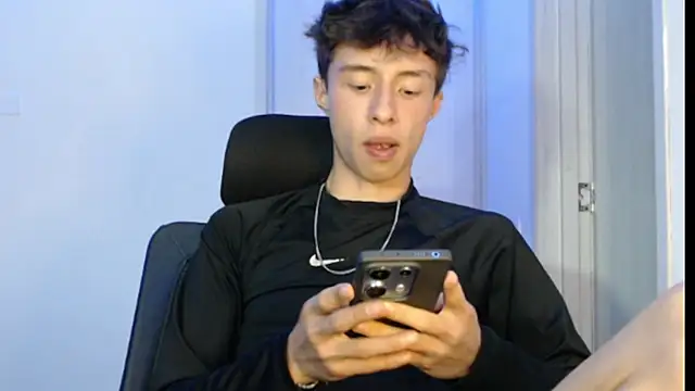 Snapshot of Juanmres chatting on October 18, 2025, 2:58 am Juanmres online show from October 18, 2025, 2:58 am