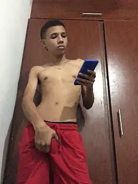 Alvarozzxv online show from January 30, 2025, 5:19 am