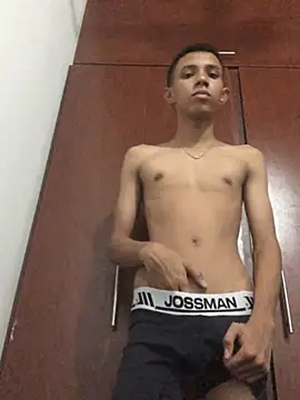 Alvarozzxv online show from February 2, 2025, 5:53 am