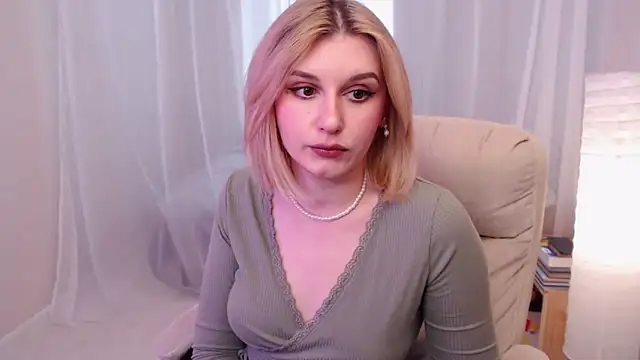 Snapshot of Freya_Celestial chatting on February 11, 2025, 12:37 pm Freya Celestial online show from February 11, 2025, 12:37 pm