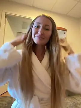 Snapshot of Sweet_Pussy2024 chatting on March 2, 2025, 9:31 am Sweet Pussy2024 online show from March 2, 2025, 9:31 am