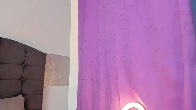 Snapshot of Alice_evans_lov chatting on February 7, 2025, 8:22 am Alice evans lov online show from February 7, 2025, 8:22 am