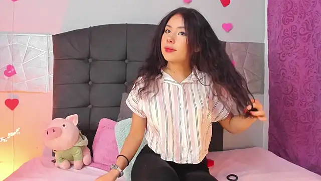 Snapshot of Alice_evans_lov chatting on February 21, 2025, 5:02 am Alice evans lov online show from February 21, 2025, 5:02 am