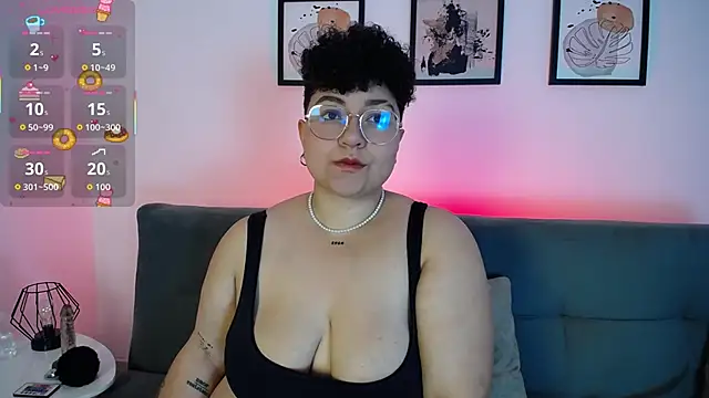 curly cam queen69 online show from October 20, 2025, 11:38 pm